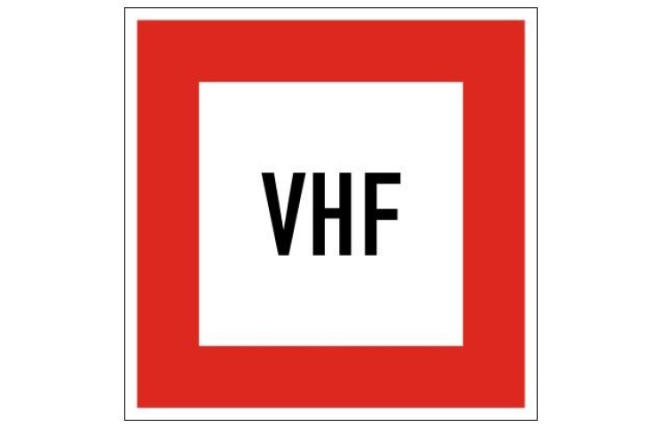 Plavební znak B11a - Příkaz uvést do provozu radiofonní stanici