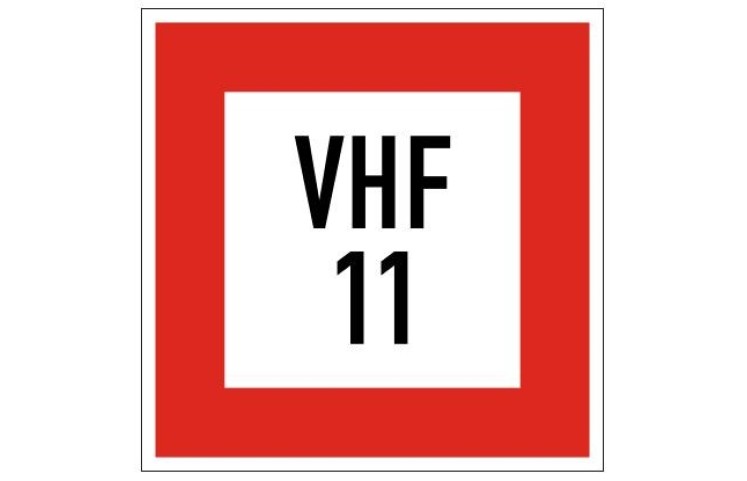 Plavební znak B11b - Příkaz uvést do provozu radiofonní stanici na vyznačeném kanálu Plavební znak B11b - Příkaz uvést do provozu radiofonní stanici na vyznačeném kanálu