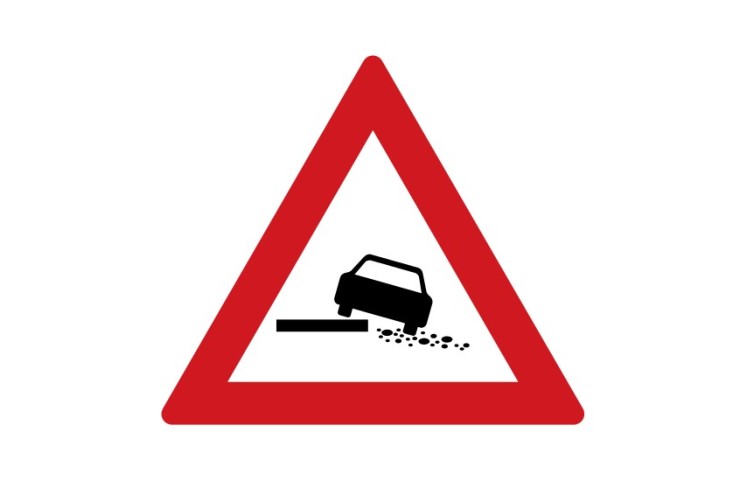 Dopravní značka A28 - Nebezpečná krajnice