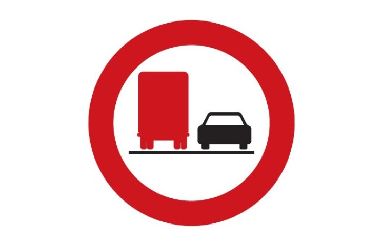 Dopravní značka B22a - Zákaz předjíždění pro nákladní automobily