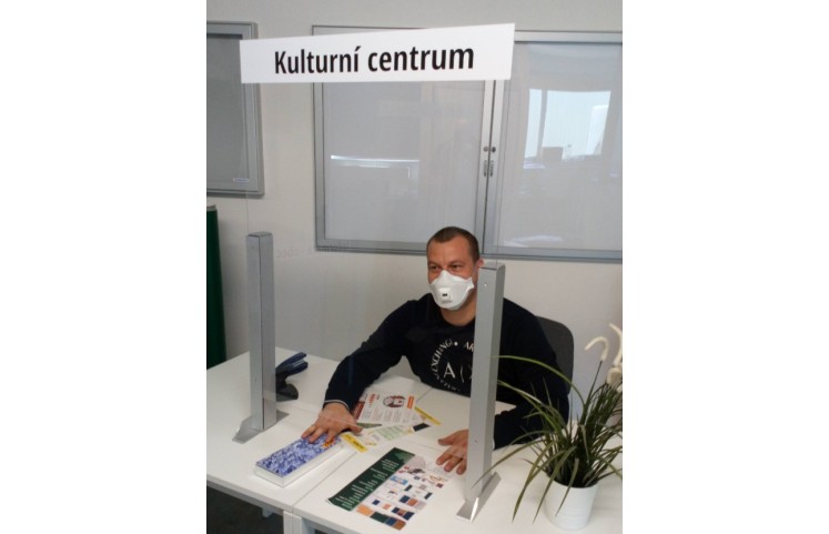 Ochranná přepážka - model s čelní zástěnou