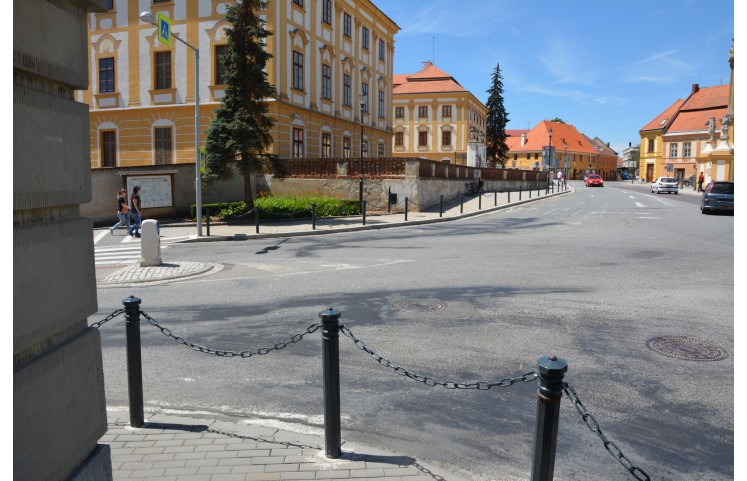 Sloupek litinový osmiboký - Ferrea